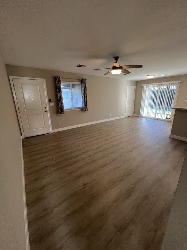 Foto del edificio - 5535 Skyridge Dr