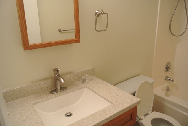Building Photo - 607 Harvest View Ln