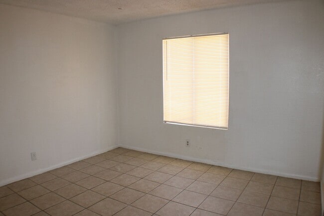 Building Photo - Charming 2 Bedroom, 1 Bath in California City, CA!