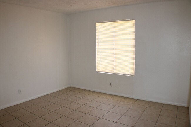 Foto del edificio - Charming 2 Bedroom, 1 Bath in California City, CA!