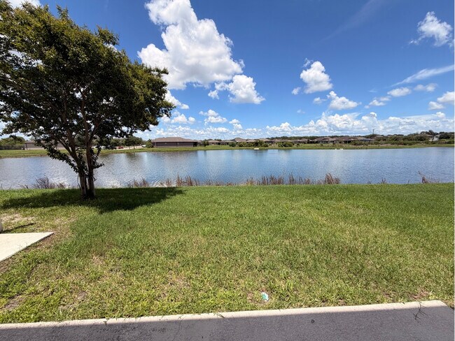 Building Photo - 9148 Hillcroft Dr
