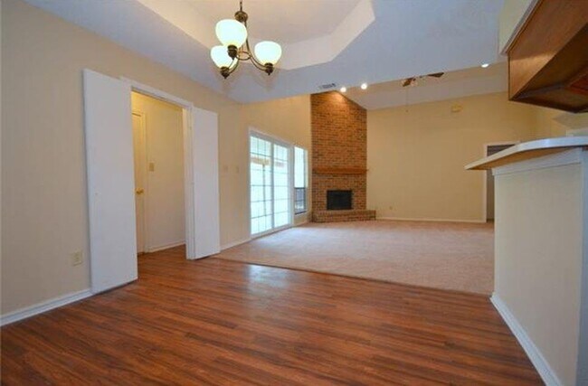 Building Photo - 6905 Shorecrest Dr