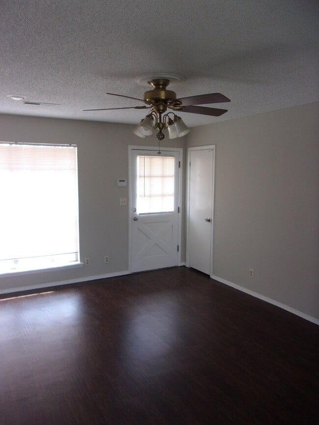 Foto del edificio - Call 918-921-9955 To Schedule Your Showing Now!