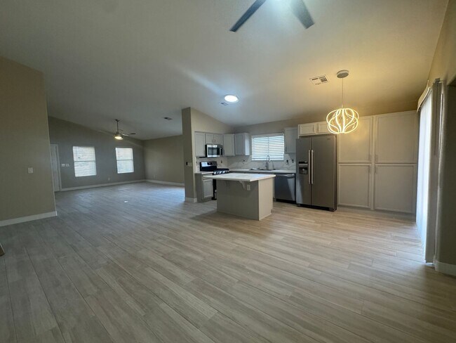Foto del edificio - Singel story home, 3br, 2bth, 2cg.