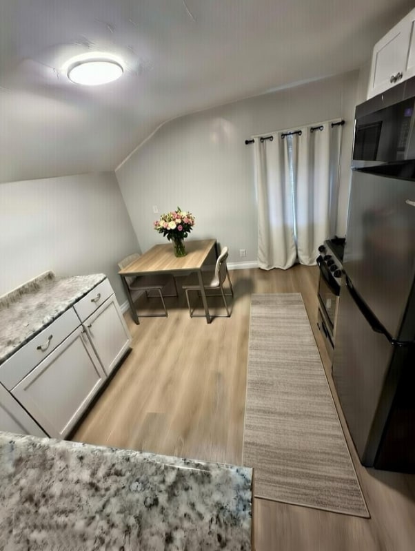 Building Photo - 1328 N Main St