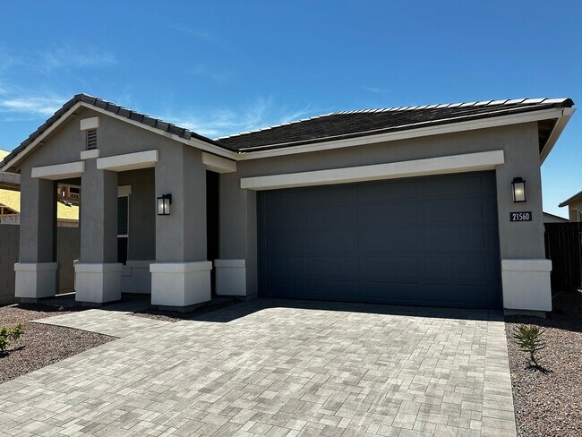 Foto del edificio - LIKE NEW SINGLE LEVEL 4 BEDROOM HOME IN PEORIA