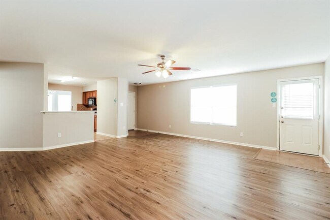 Foto del edificio - 9801 Hyacinth Way