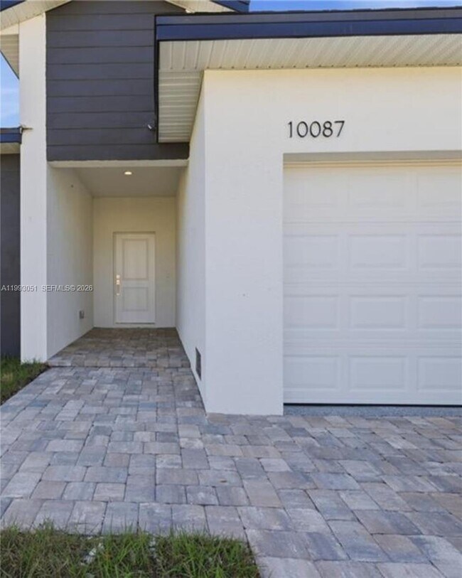 Building Photo - 10087 Amicola St