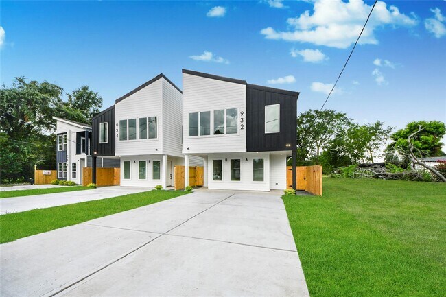 Building Photo - 932 South Ln