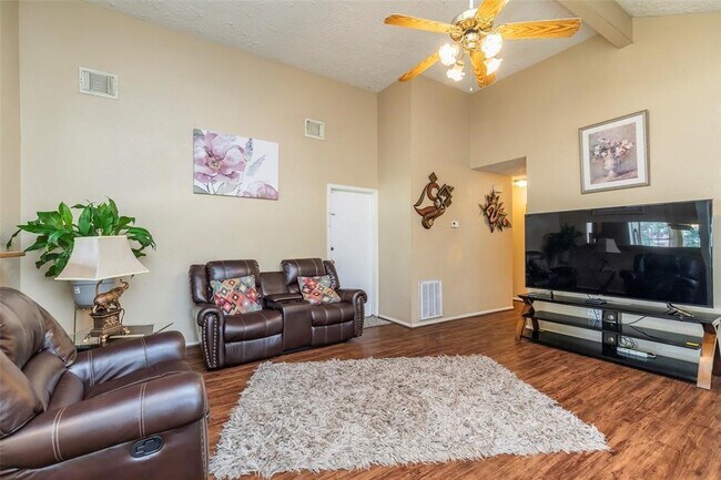 Foto del edificio - 12210 Westwold Dr