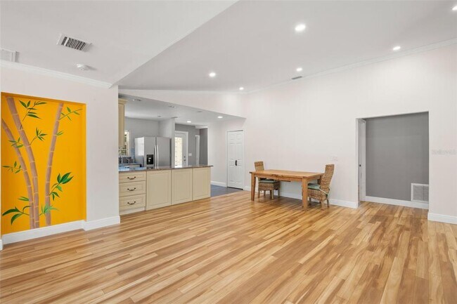Building Photo - 5015 Aragon Way S