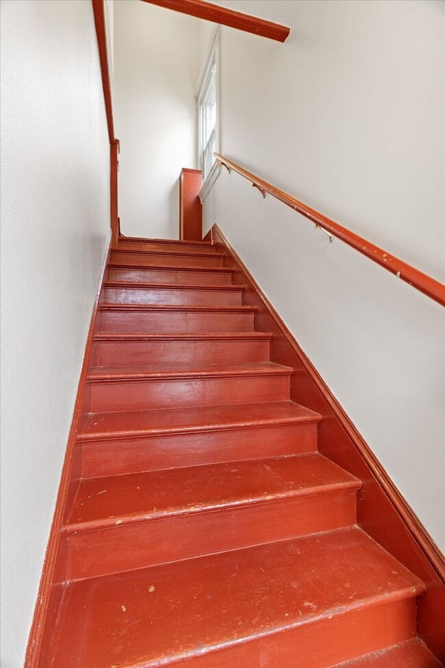 Building Photo - 1 Bedroom w/office space In Corbett/Lair H...