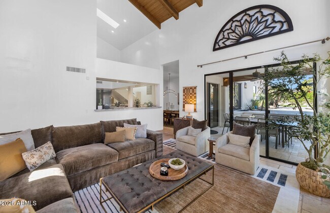 Foto del edificio - 6198 N 28th Pl