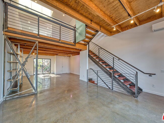Building Photo - 1113 Electric Ave