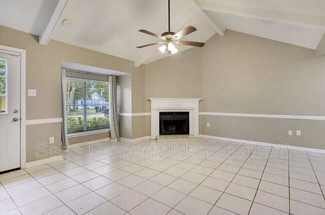 Foto del edificio - 5365 Sleepy Hollow Dr