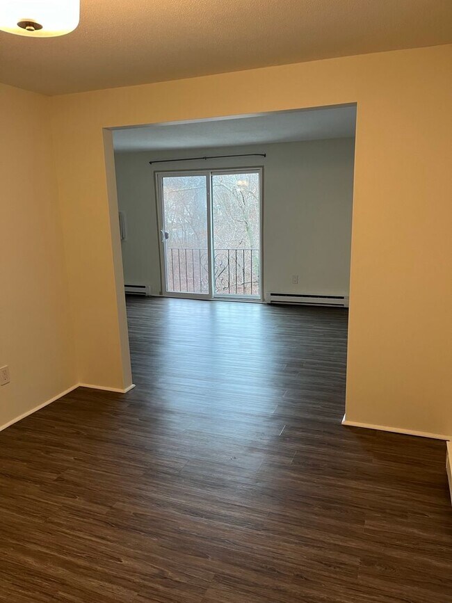 Building Photo - 1 Bedroom Condo