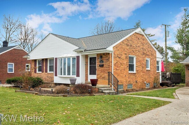 Building Photo - 3655 Rockingham Rd