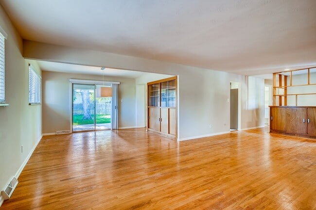 Formal dinning - 3411 S Dayton St