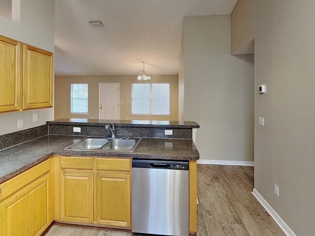 Building Photo - 15582 Moss Hollow Dr