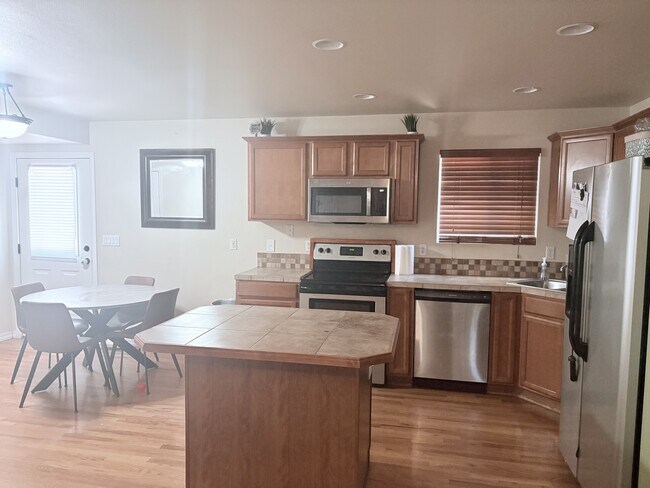 Building Photo - 2651 Lynbarton Point