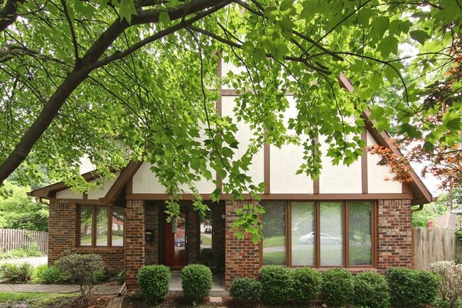 Furnished Home Blocks from Butler University! - Furnished Home Blocks from Butler University!