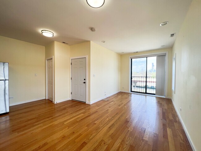 Building Photo - 213 W 25th Pl