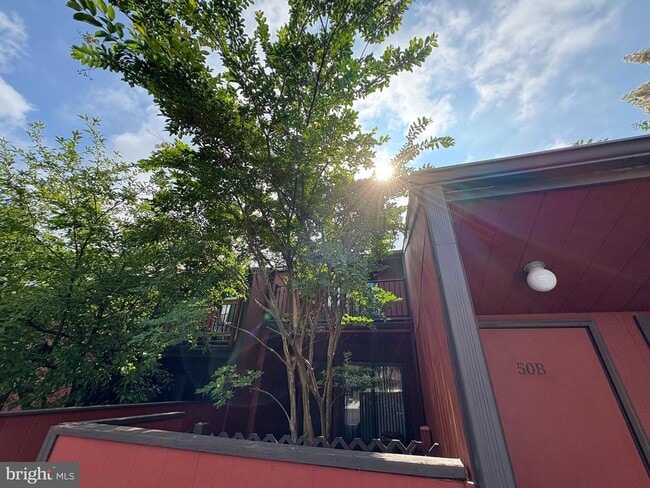 Building Photo - 50 Darien Way