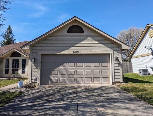Building Photo - AVAILABLE 1/1/2026- 3 Bedroom / 2 Full Bath Home in Englewood!