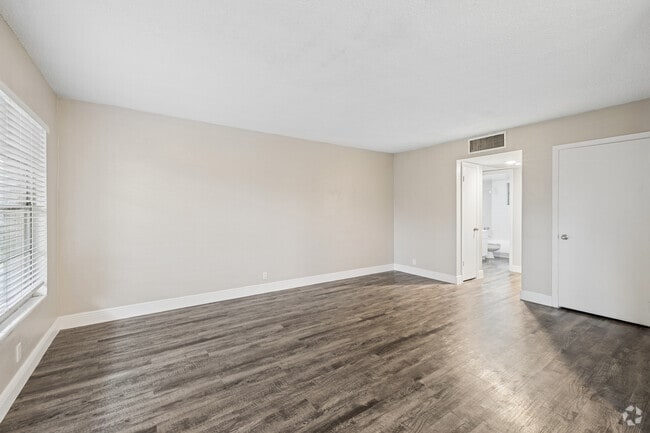 Studio, 1BA - 665SF - Bedroom Area - Park Apartments