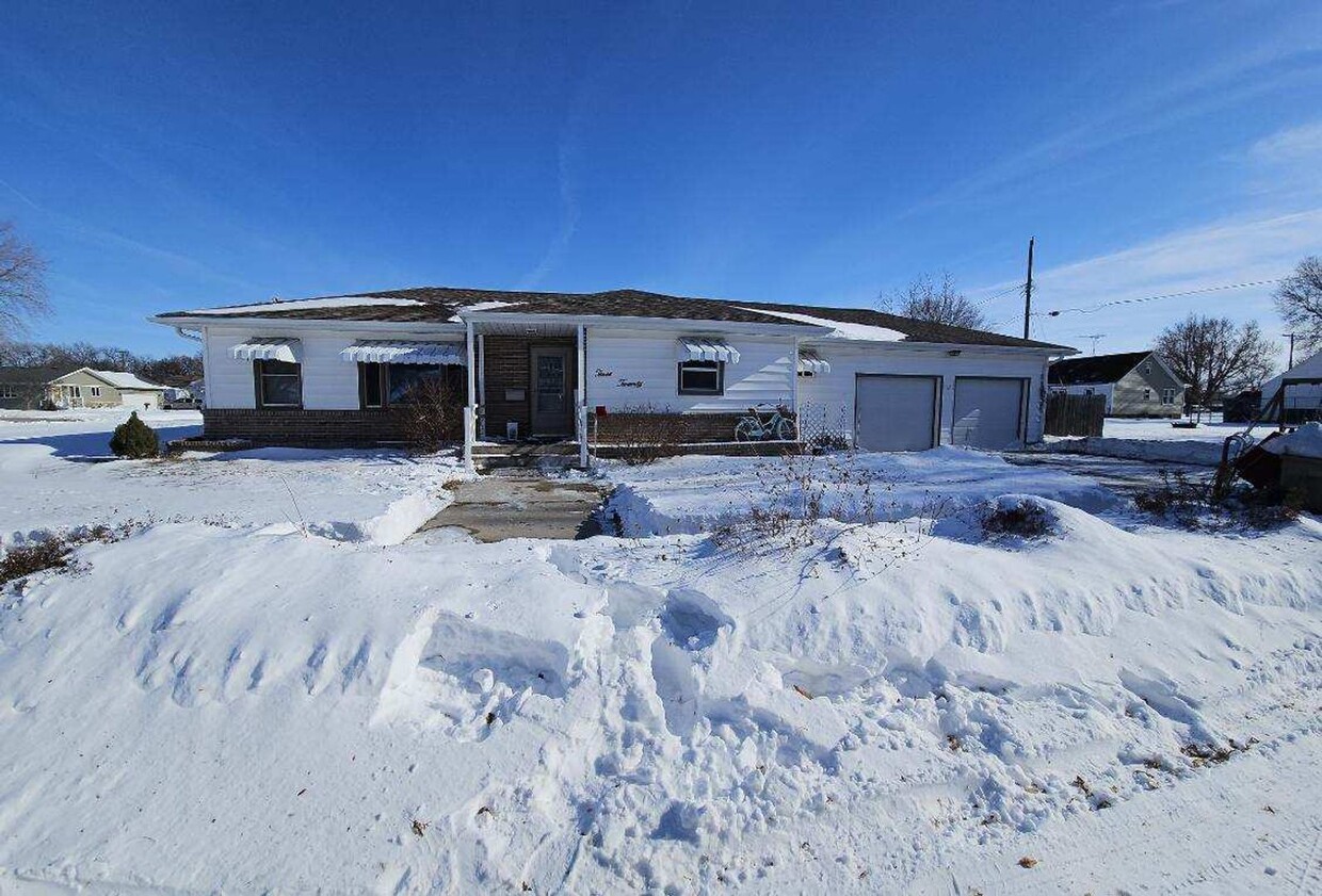 Primary Photo - Small town living!