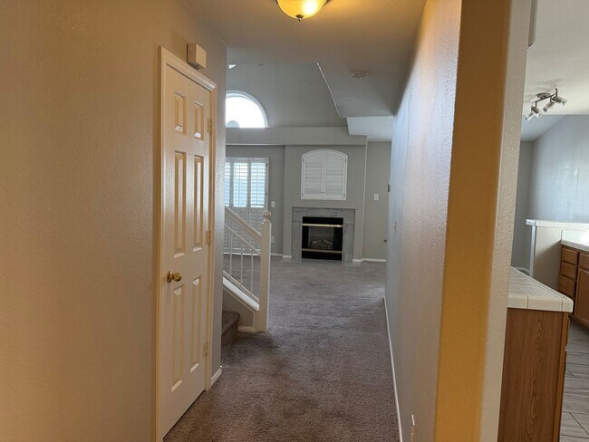 Foto del edificio - 8432 Pacific Fountain Ave