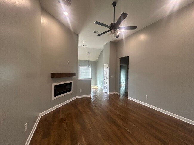 Building Photo - 401 Park St