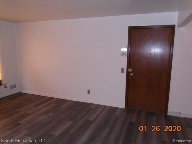 Foto del edificio - 32616 Harper Ave