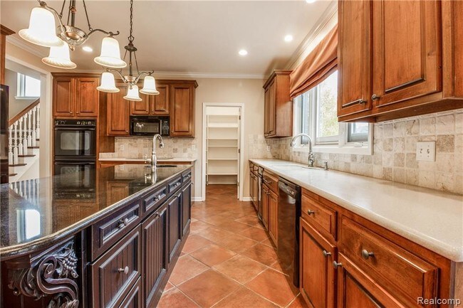 Building Photo - 870 Ramblewood Dr