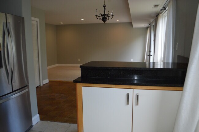 Building Photo - 10023 Mosby Woods Dr