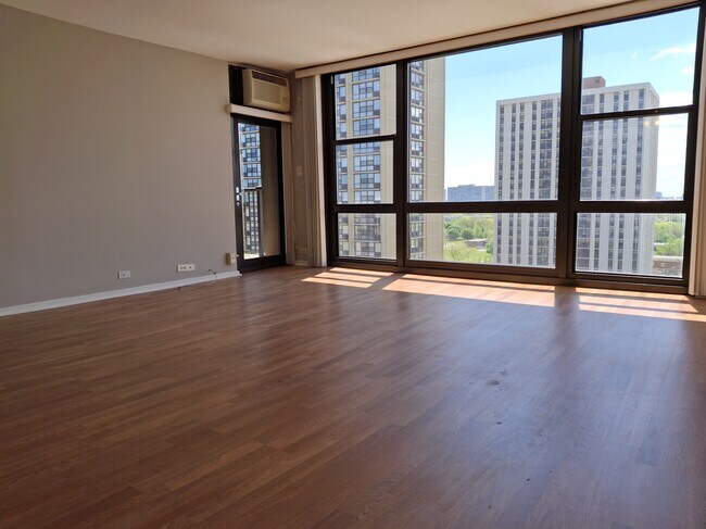 Foto del edificio - 2605 S Indiana Ave