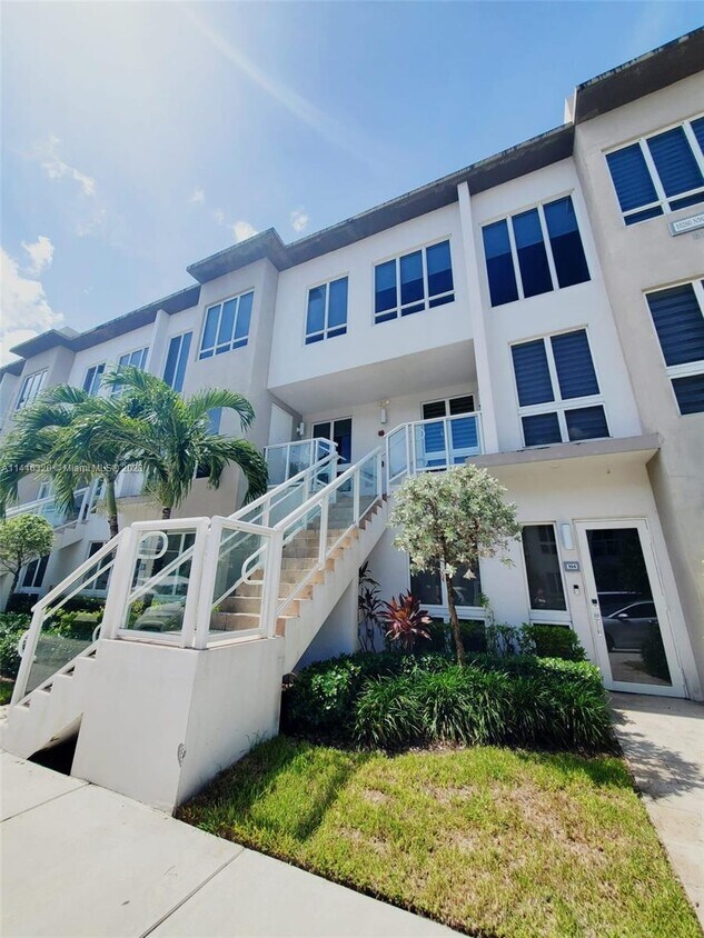 10280 NW 63rd Ter, Doral, FL 33178 Townhouse for Rent in Doral, FL