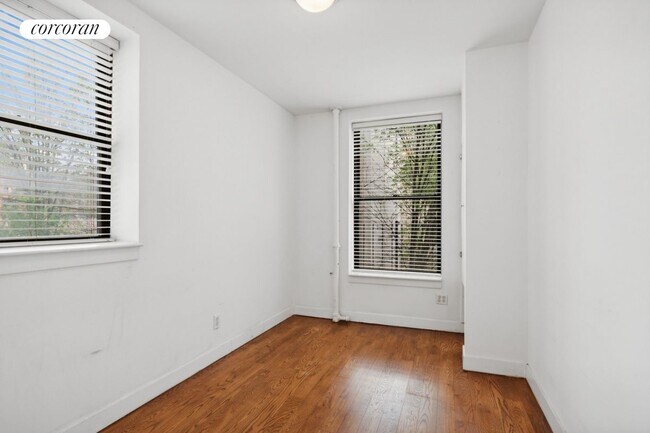 Building Photo - 245 W 115th St