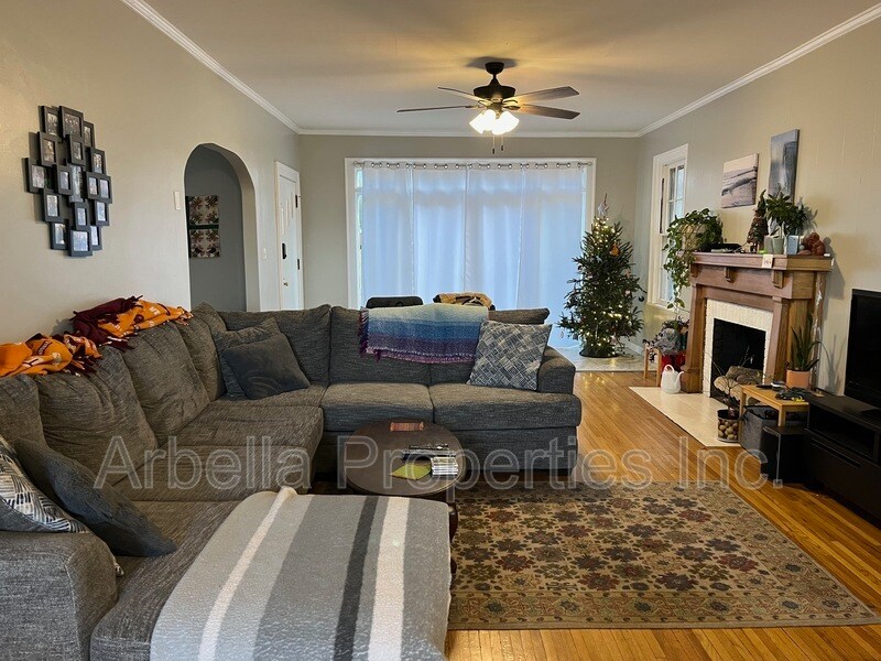 Primary Photo - 708 W Maple St