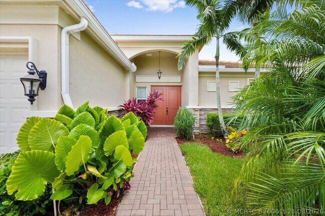 Foto del edificio - 8152 Butler Greenwood Dr