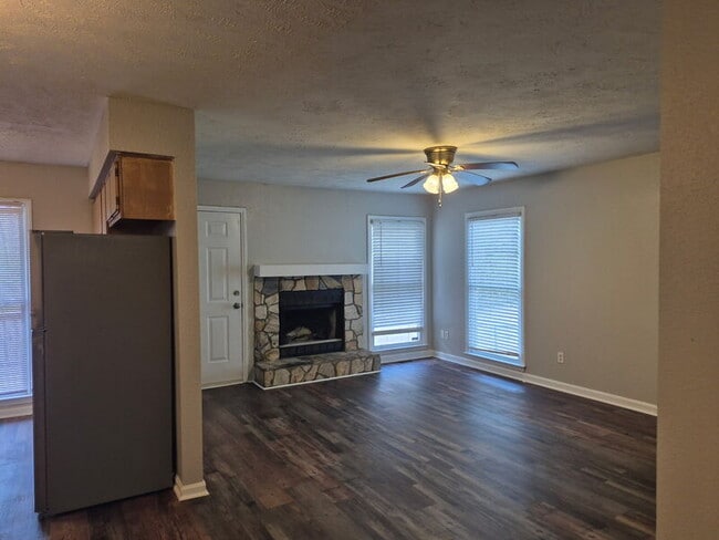 Building Photo - 6439 Green Meadow Rd