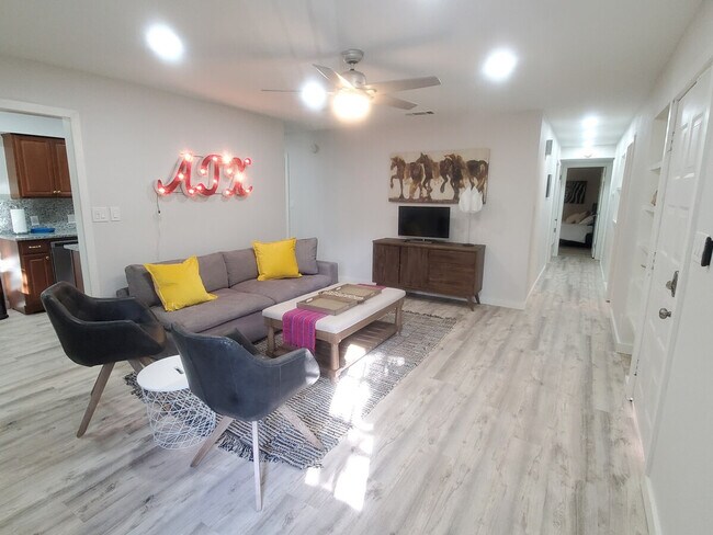 Foto del edificio - 2501 Parker Ln