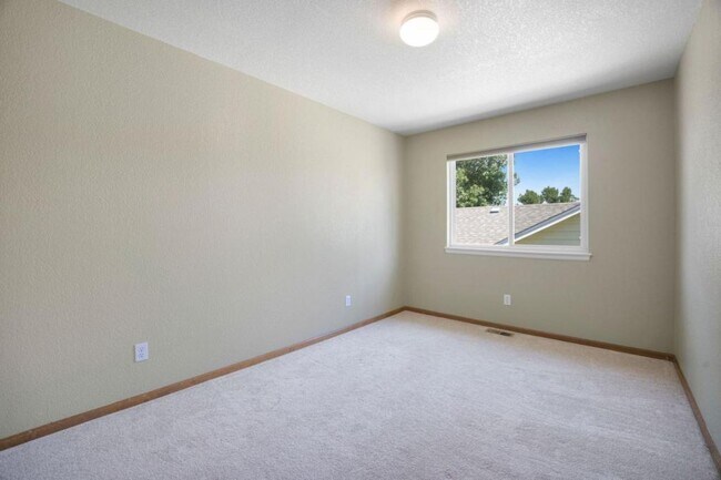 Building Photo - 796 S Tyler Ave