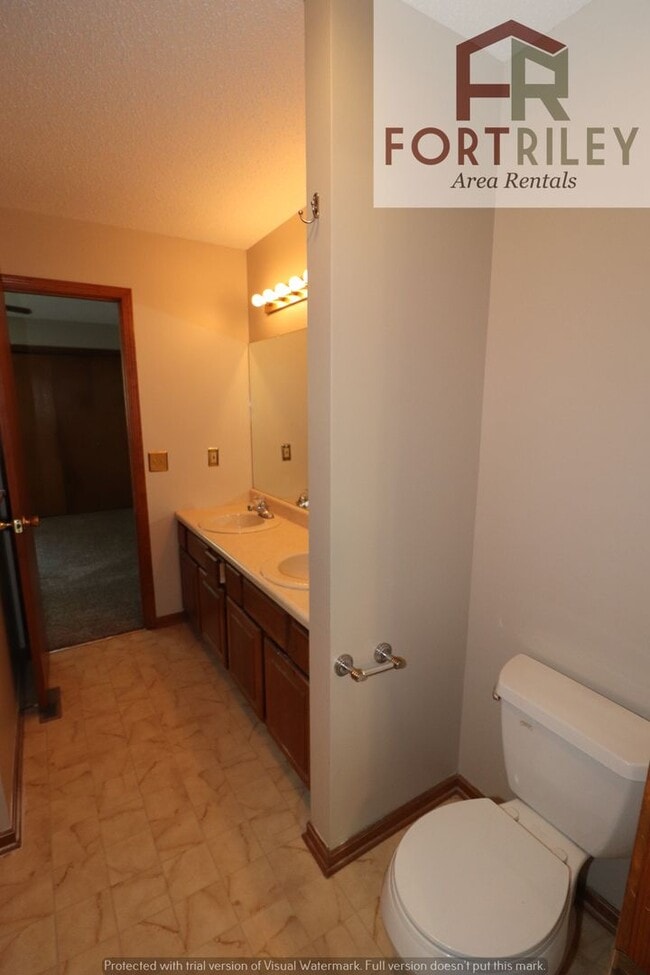 Building Photo - Duplex for rent