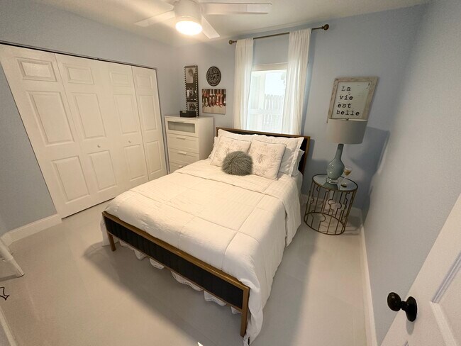 Foto del edificio - 470 Lakeside Cir