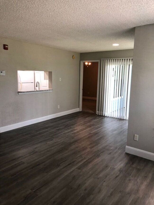 Building Photo - LIKE NEW!!!! 2 Bedroom/2 Bath Condo!! Available Now In Casselberry!!