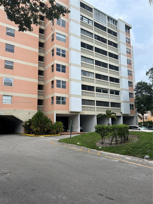 3301 Spanish Moss Terrace Unit 504, Lauderhill, FL 33319 Condo for
