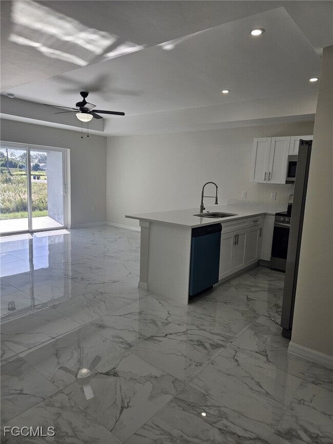 Foto del edificio - 397 Carrillon Ave S