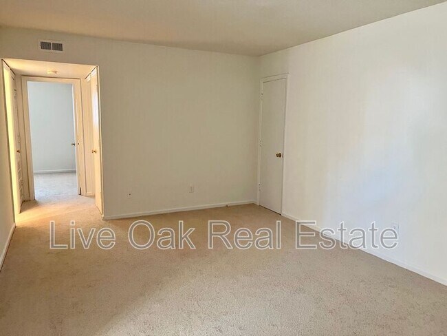 Foto del edificio - 1307 Cypress Ave