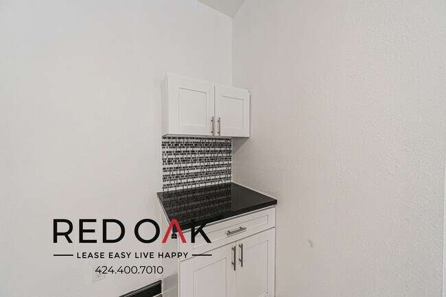 Foto del edificio - 5849 Sunset Blvd